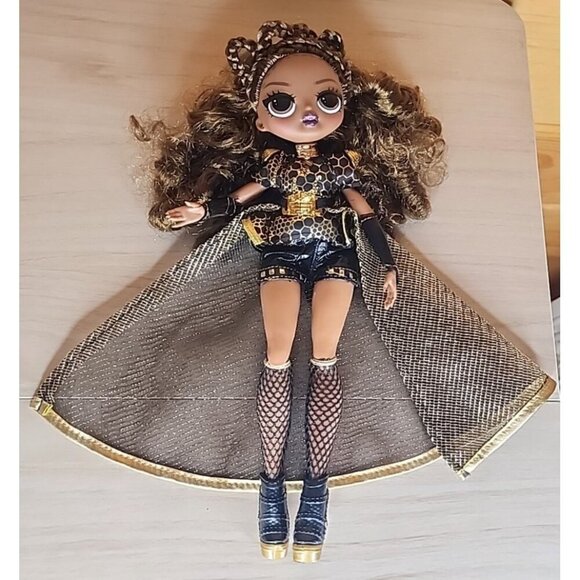 LOL Surprise OMG FIERCE ROYAL BEE Fashion Doll Gold Black Outfit Cape- 11.5” - Picture 9 of 12